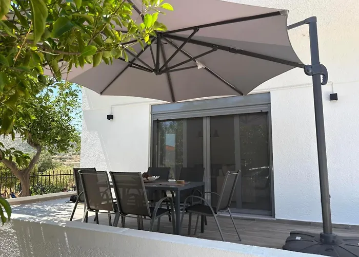 Semesterbostad Elena's House Méthana